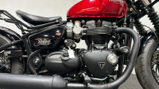 Triumph Bonneville Bobber Black